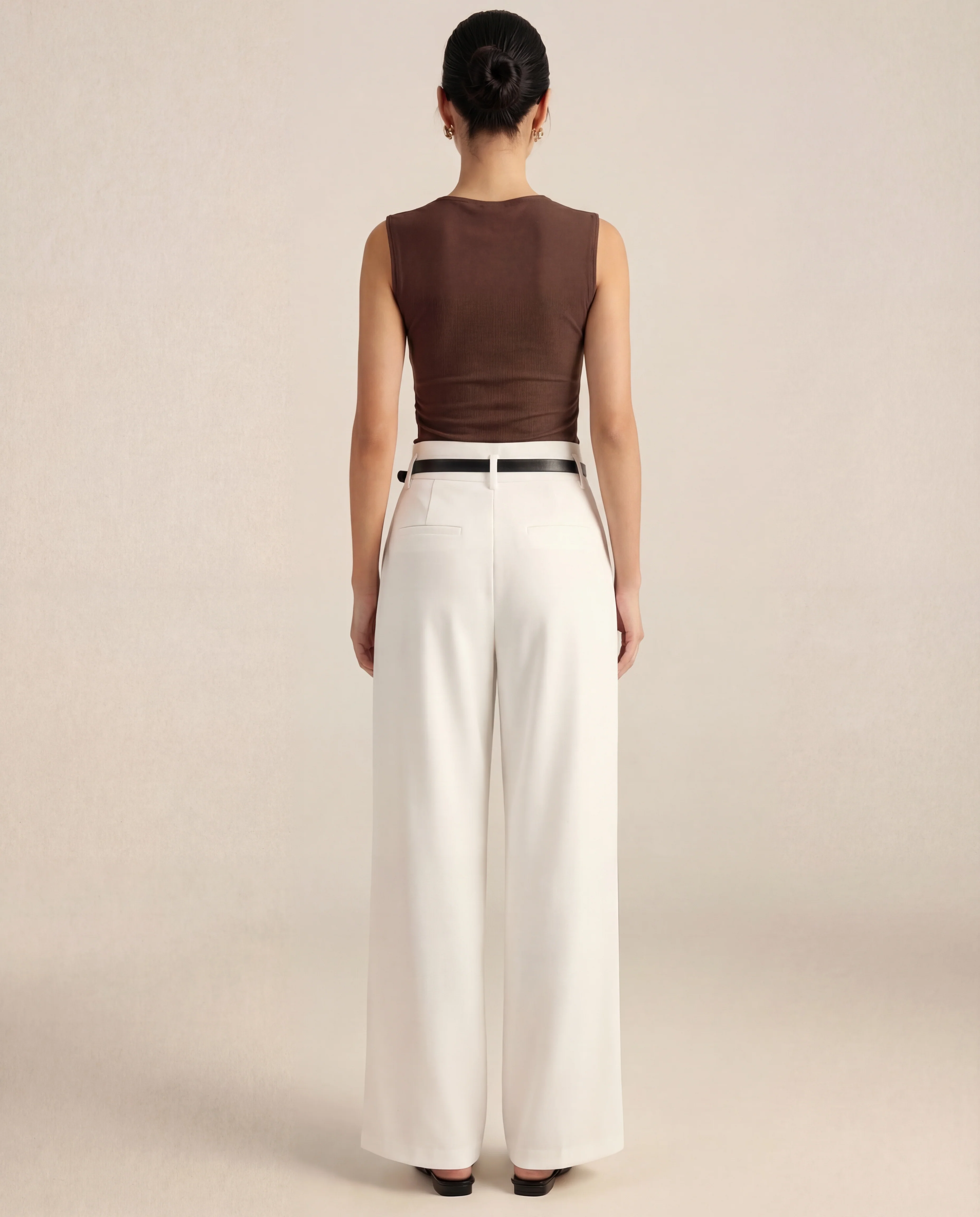 Brown Cowl Neck Ribbed Top And White Pleated Pants Set (With Belt) - Image 3