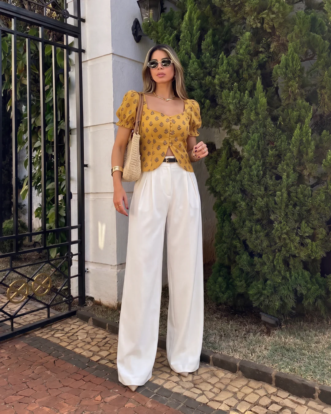 Floral Print Corset Top and White Pleated Pants With Belt - Image 3